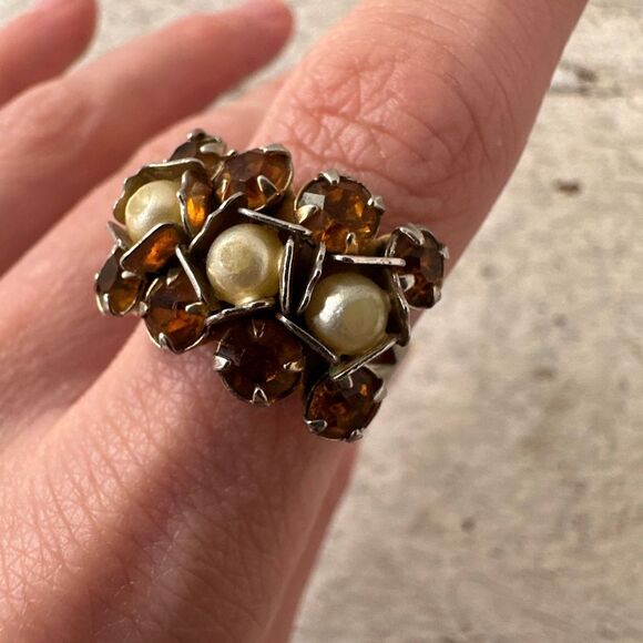 Vintage Elegant Rhinestone Faux Pearl 1950s Adjustable Ring - Picture 4 of 7
